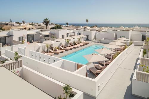 Apartamento con vistas a la piscina del hotel Nazaret Beach - Adults only. Foto 33