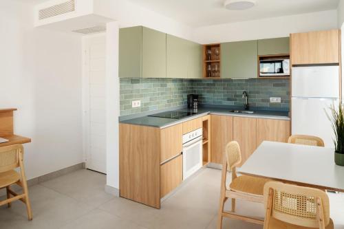 Apartamento de 1 dormitorio con bañera del hotel Nazaret Beach - Adults only. Foto 34