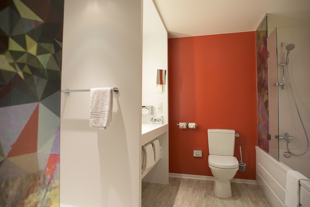 Habitación Privilege - Una cama doble del hotel Mercure Lille Marcq En Baroeul. Foto 5
