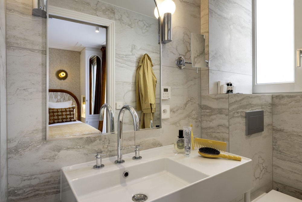 Habitación Familiar del hotel des Carmes By Malone. Foto 18