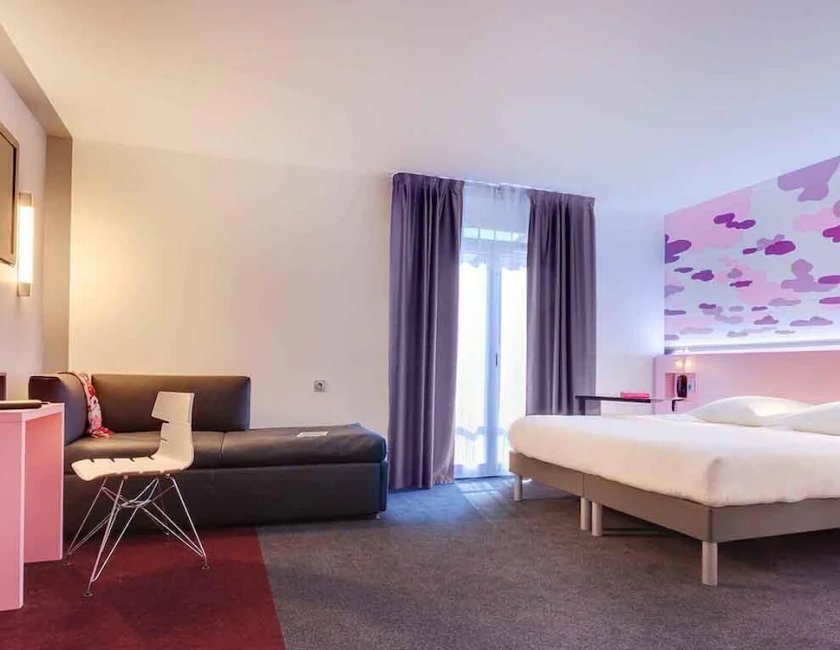 Habitación doble 3 camas individuales del hotel Ibis Styles Nantes Centre Gare. Foto 1