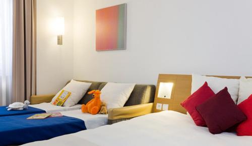 Habitación Classic - Una cama doble y un sofá cama individual del hotel Novotel Toulouse Purpan Aéroport. Foto 6