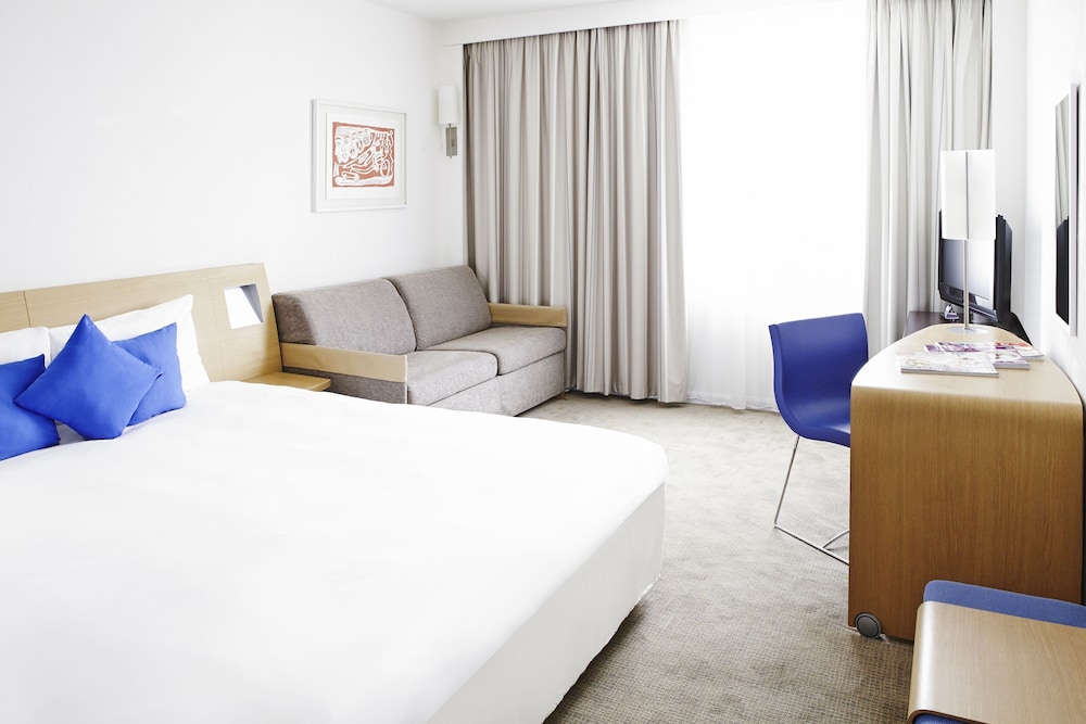 Habitación Classic - Una cama doble y un sofá cama doble del hotel Novotel Toulouse Purpan Aéroport. Foto 2