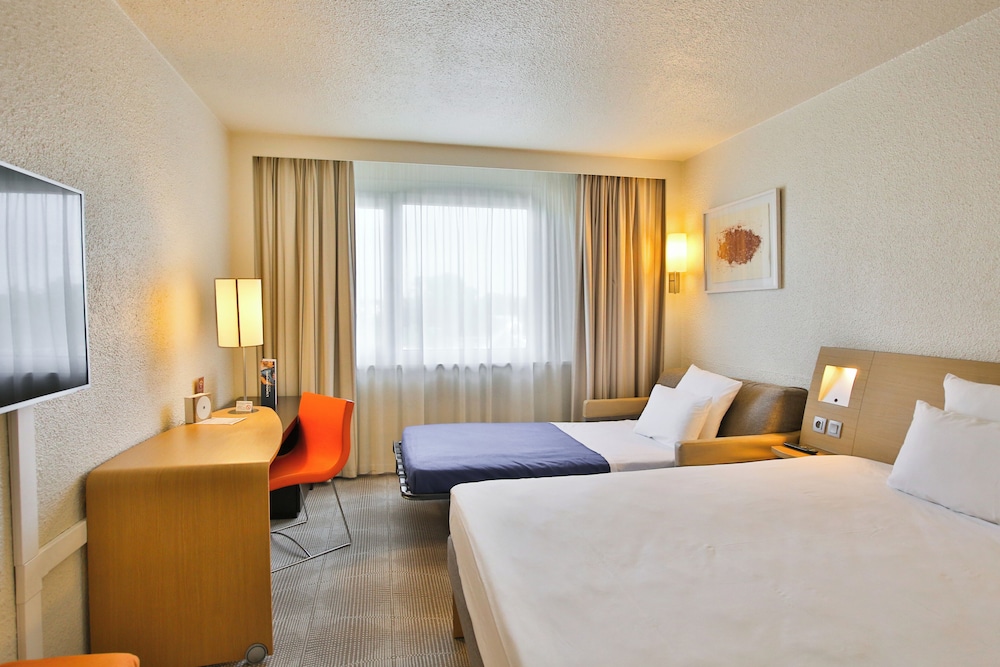 Habitación Classic - Una cama doble y un sofá cama doble del hotel Novotel Toulouse Purpan Aéroport. Foto 3