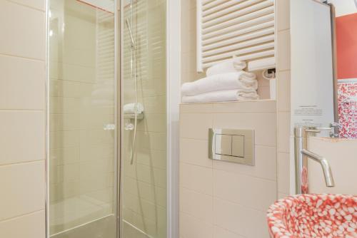 Habitación Clásica del hotel Pavillon Nation. Foto 5