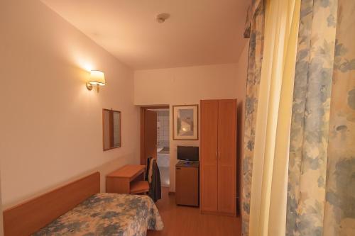 Habitación Individual del hotel Tirreno. Foto 1