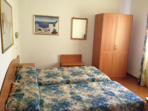 Habitación Doble - 1 o 2 camas del hotel Tirreno. Foto 15