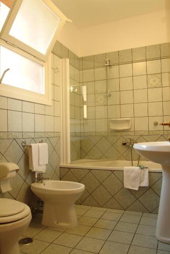 Habitación Triple del hotel Tirreno. Foto 3