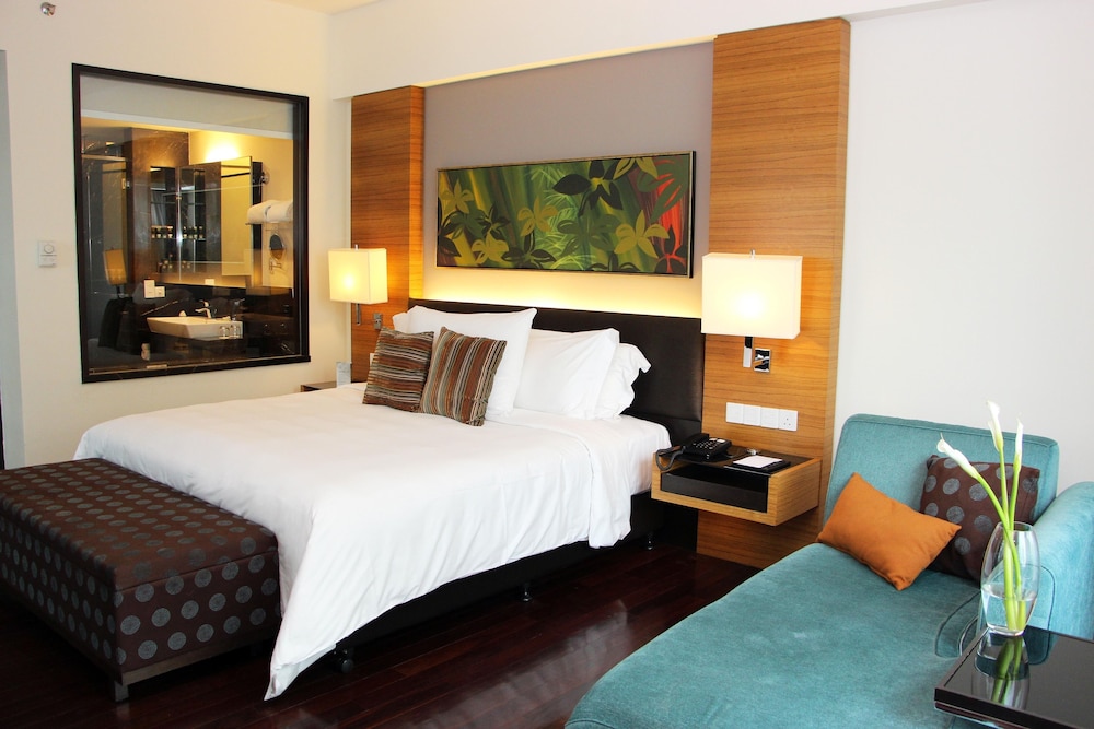 Habitación Club, 1 cama de matrimonio grande (Deluxe) del hotel Impiana Klcc. Foto 3