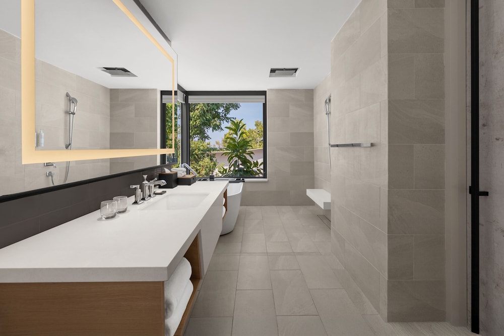 Habitación Deluxe, 1 cama de matrimonio grande del hotel Perhentian Marriott Resort and Spa. Foto 4