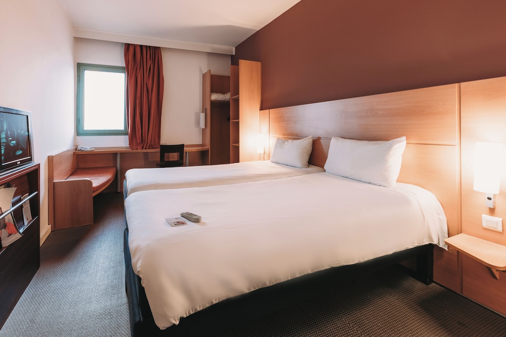 Habitación estándar con 2 camas individuales del hotel Ibis Marrakech Palmeraie. Foto 2