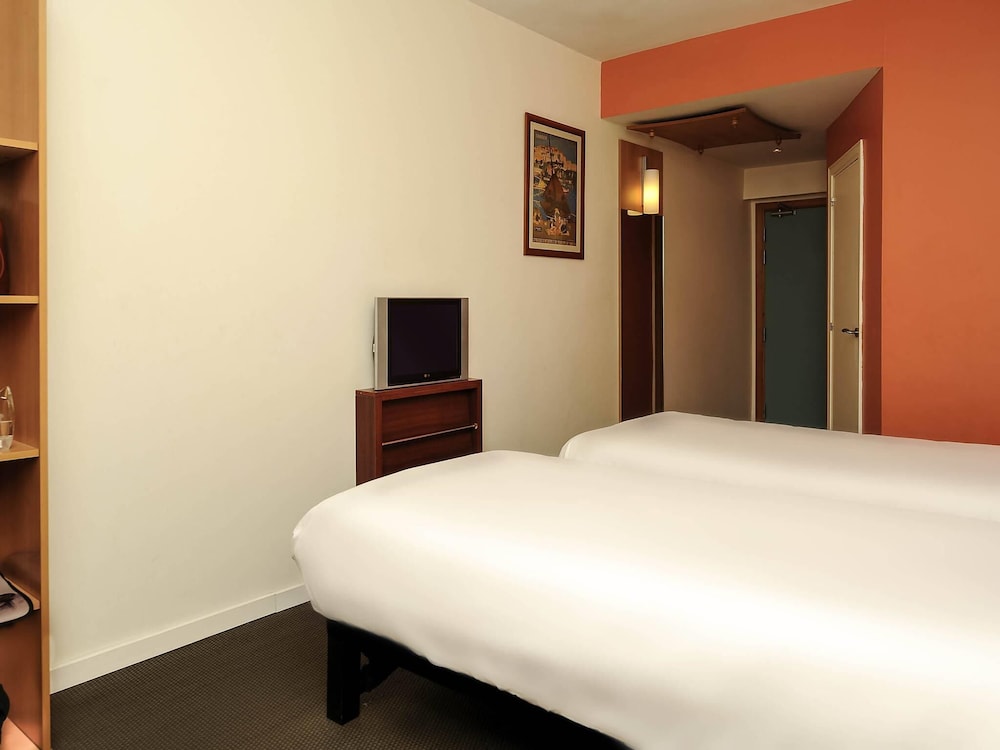 Habitación estándar con 2 camas individuales del hotel Ibis Marrakech Palmeraie. Foto 5