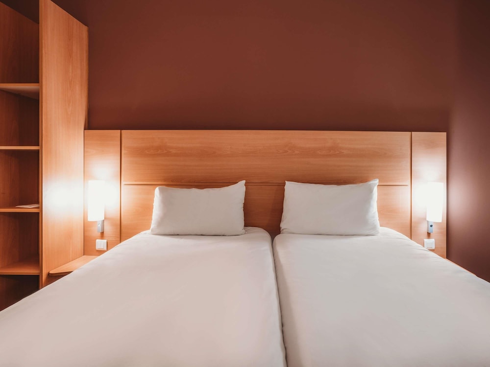 Habitación estándar con 2 camas individuales del hotel Ibis Marrakech Palmeraie. Foto 6