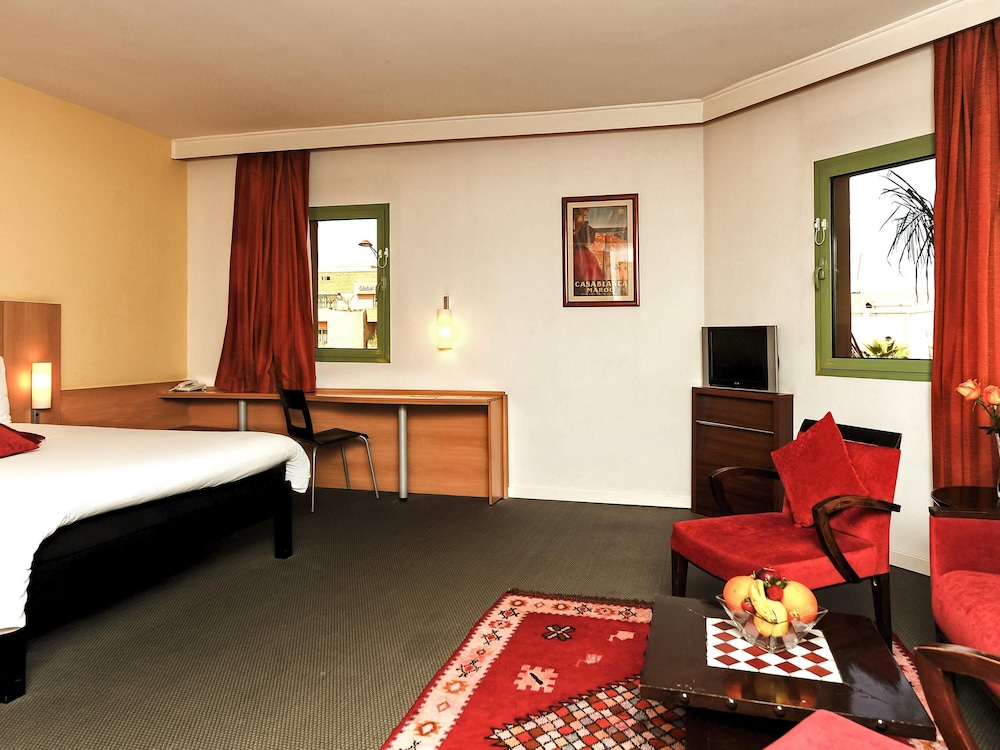 Suite junior con cama doble, vistas a la montaña del hotel Ibis Marrakech Palmeraie. Foto 7