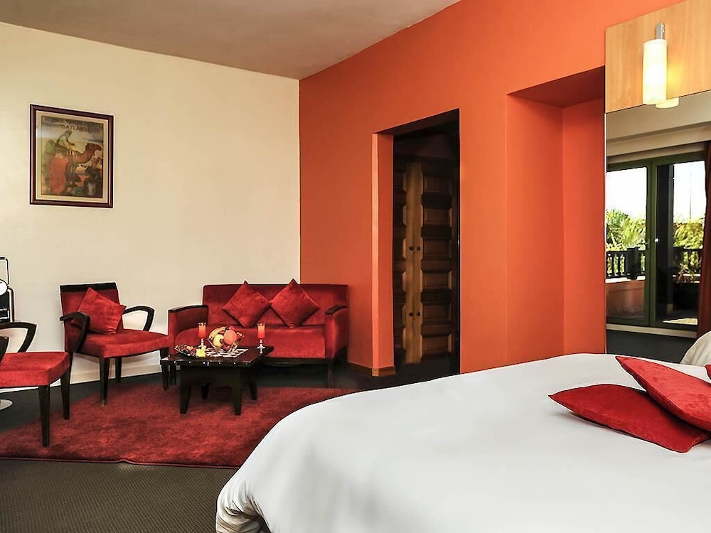 Suite junior con cama doble, vistas a la montaña del hotel Ibis Marrakech Palmeraie. Foto 8
