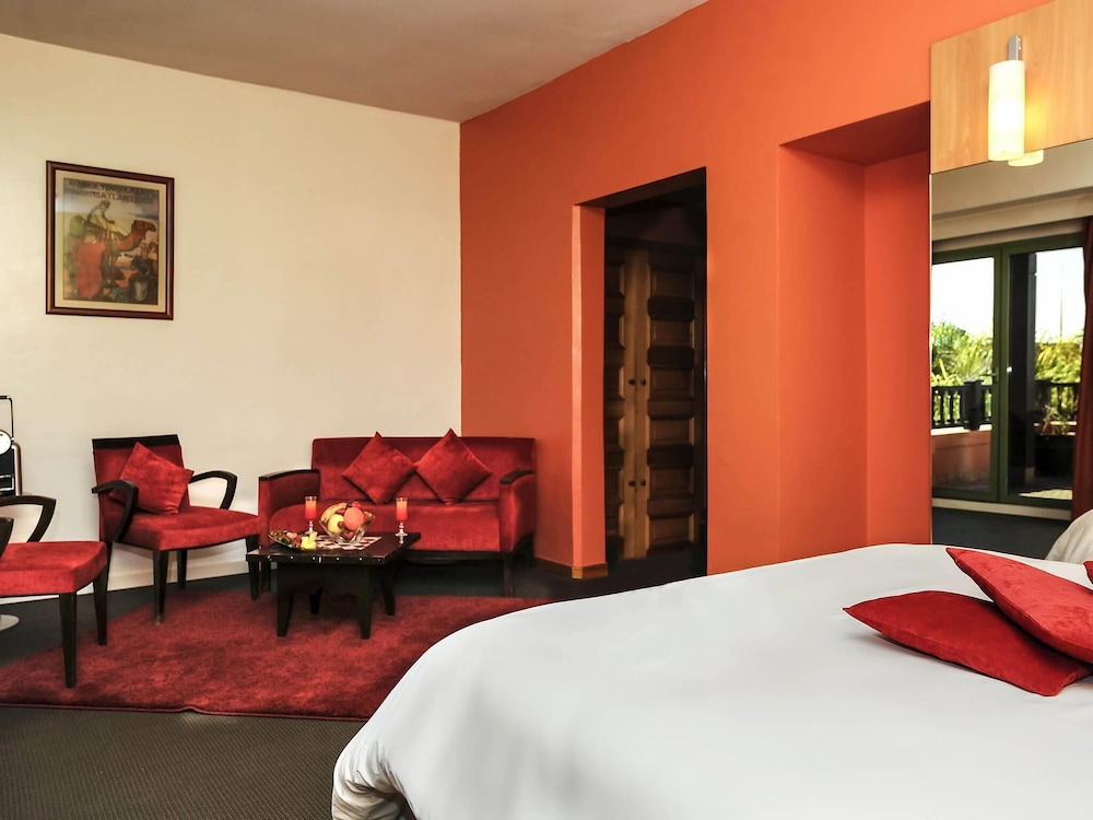 Suite junior con cama doble, vistas a la montaña del hotel Ibis Marrakech Palmeraie. Foto 10