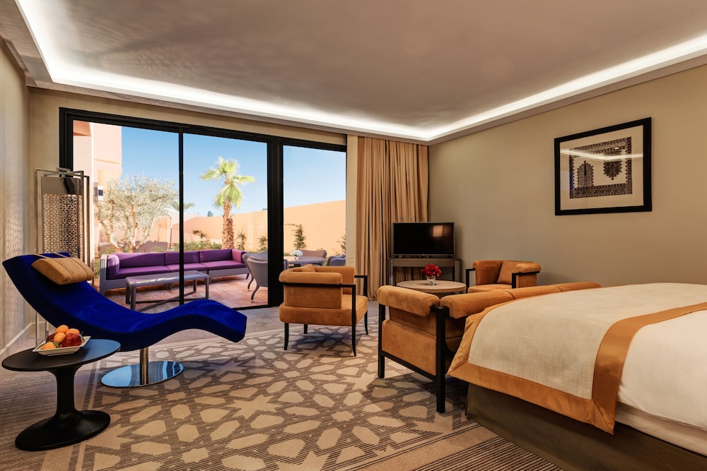 Habitación Deluxe, 1 cama de matrimonio grande, vistas al jardín del hotel Mövenpick Mansour Eddahbi Marrakech. Foto 1