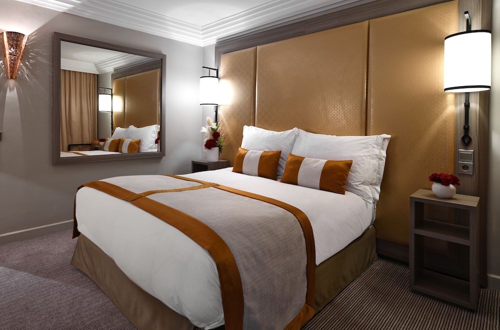 Habitación superior, 1 cama de matrimonio grande del hotel Mövenpick Mansour Eddahbi Marrakech. Foto 4
