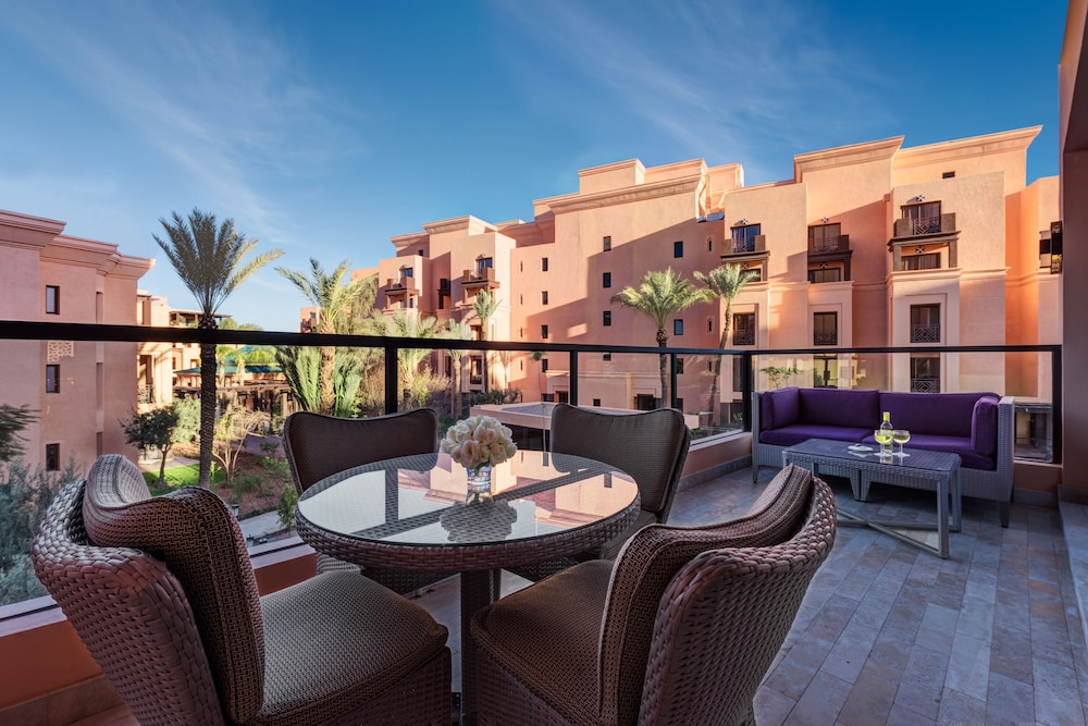 Suite junior del hotel Mövenpick Mansour Eddahbi Marrakech. Foto 4