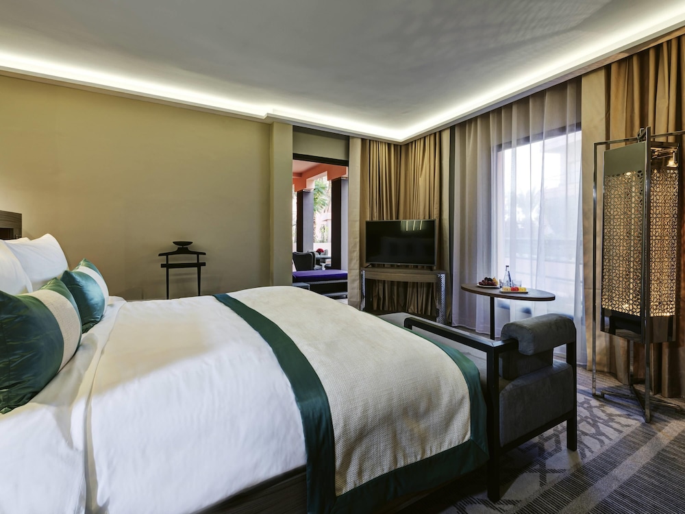 Suite sénior, 1 cama de matrimonio grande del hotel Mövenpick Mansour Eddahbi Marrakech. Foto 6