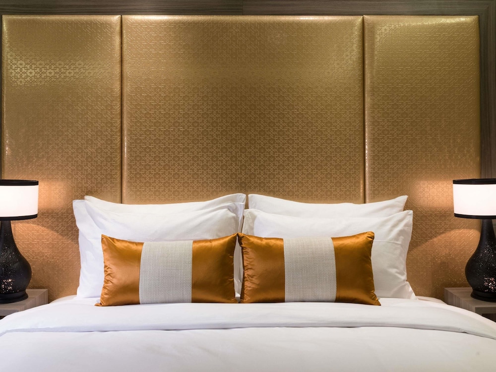 Superior Room, 1 King Bed, Terrace and pool view del hotel Mövenpick Mansour Eddahbi Marrakech. Foto 8