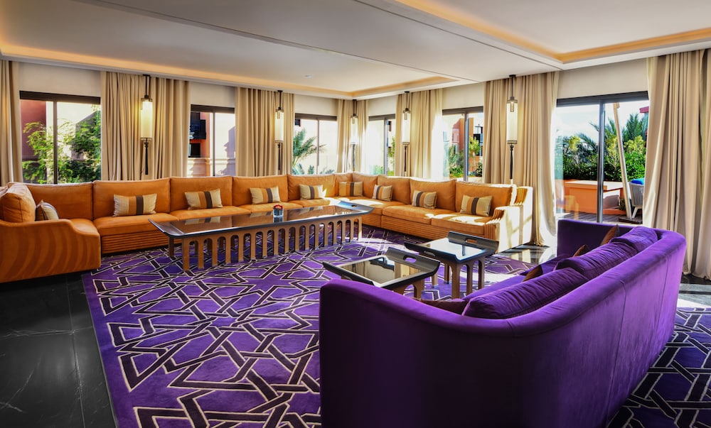 Ático Signature, 2 habitaciones del hotel Mövenpick Mansour Eddahbi Marrakech. Foto 6
