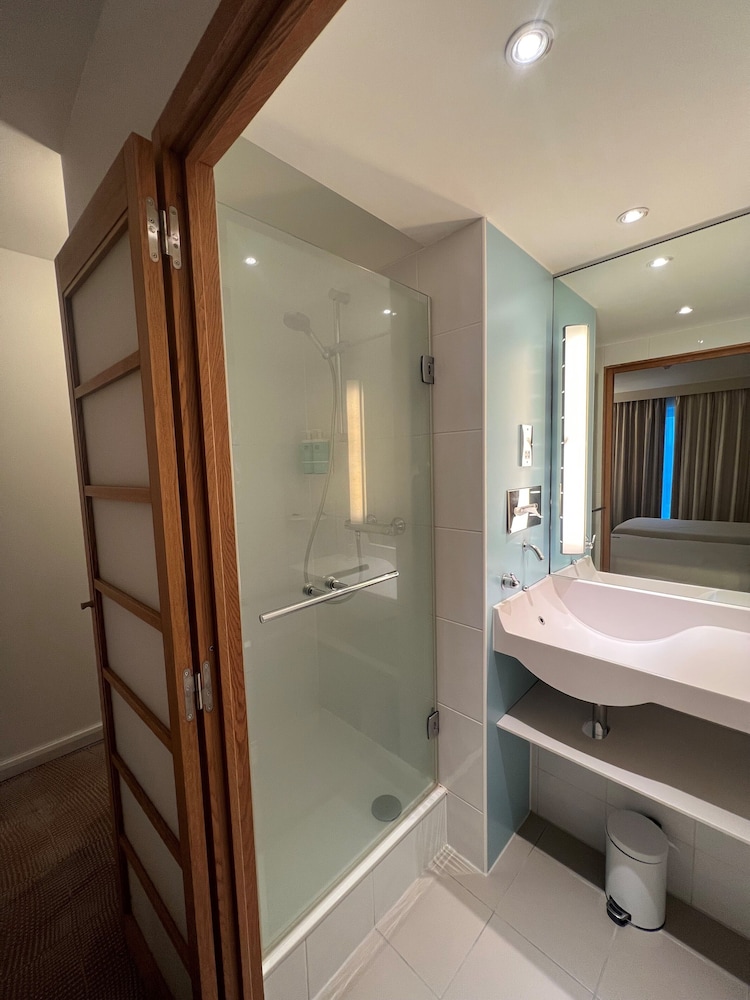 Habitación estándar: 2 camas individuales del hotel Novotel Reading Centre. Foto 3