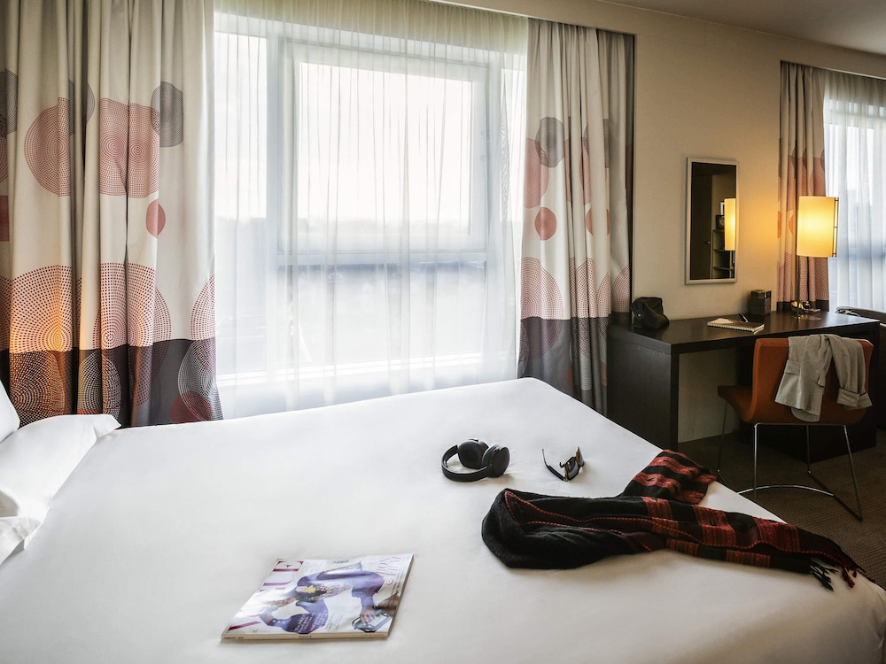 Habitación ejecutiva con cama queen size del hotel Novotel Reading Centre. Foto 2