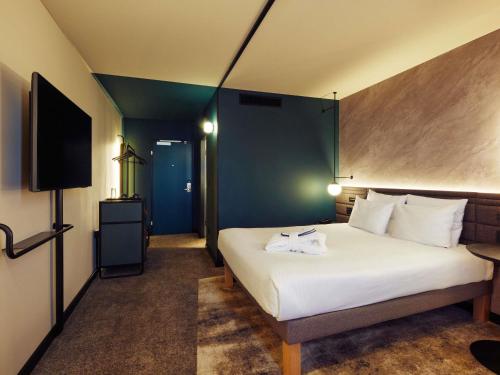 Habitación Doble Superior del hotel Novotel Zurich Airport Messe. Foto 7
