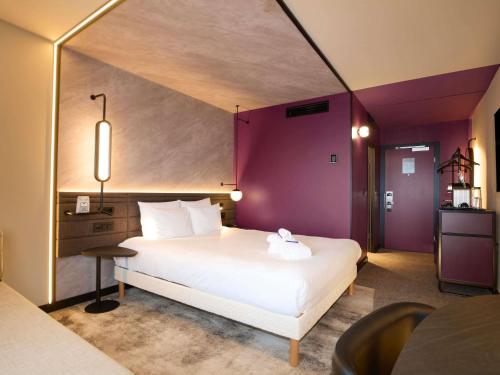Habitación Doble Executive con sofá cama del hotel Novotel Zurich Airport Messe. Foto 9