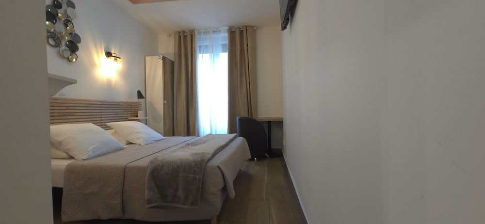 Habitación estándar doble, 1 cama de matrimonio (no elevator) del hotel hotel camelia. Foto 4