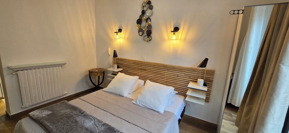 Habitación estándar doble, 1 cama de matrimonio (no elevator) del hotel hotel camelia. Foto 10