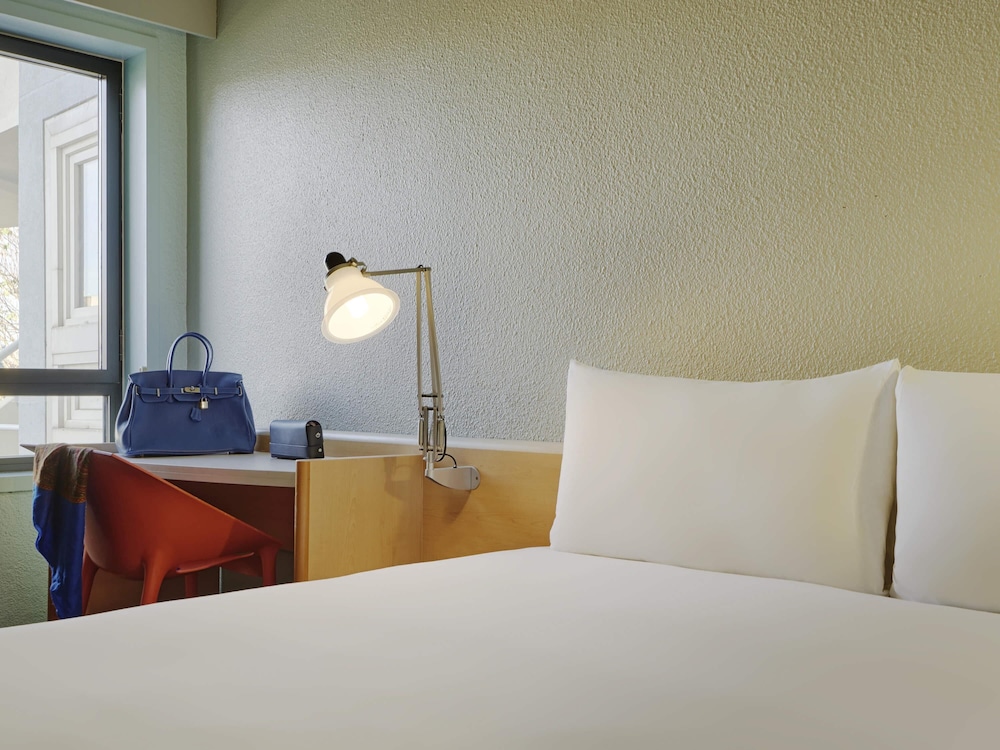 Habitación estándar doble, 1 cama doble del hotel ibis Paris La Villette Cité des Sciences 19ème. Foto 1