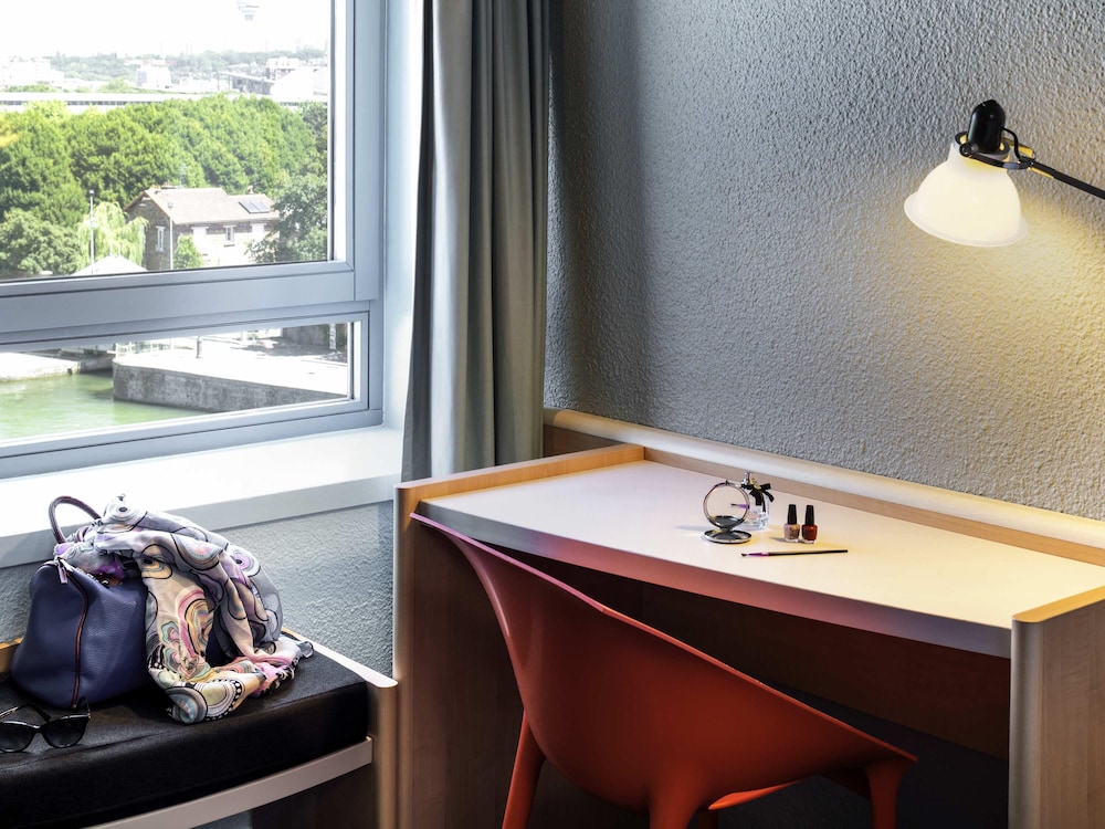 Habitación doble Vista al canal 1 Cama doble del hotel ibis Paris La Villette Cité des Sciences 19ème. Foto 6