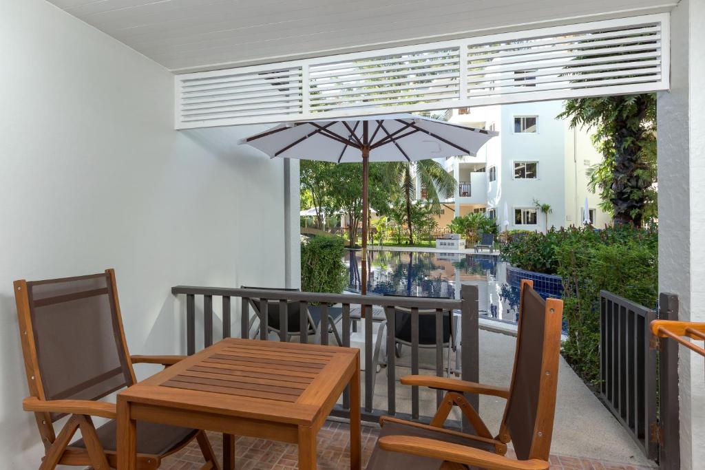 Estudio Acceso Piscina Royal del hotel Sunwing Bangtao Beach. Foto 2