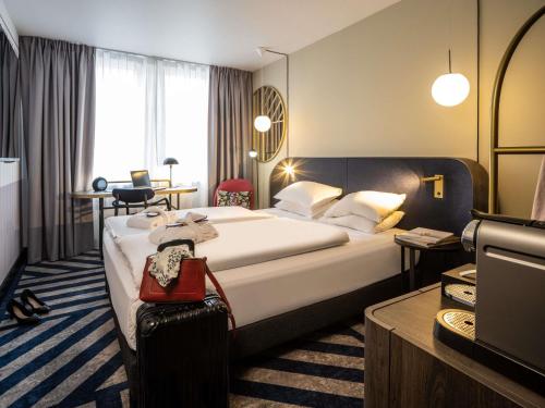 Habitación Privilege con cama extragrande del hotel Mercure Wien City. Foto 5