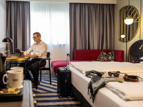 Habitación Superior con cama extragrande del hotel Mercure Wien City. Foto 1