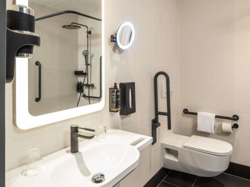Habitación Doble Estándar - Adaptada para personas con discapacidad del hotel Mercure Wien City. Foto 1