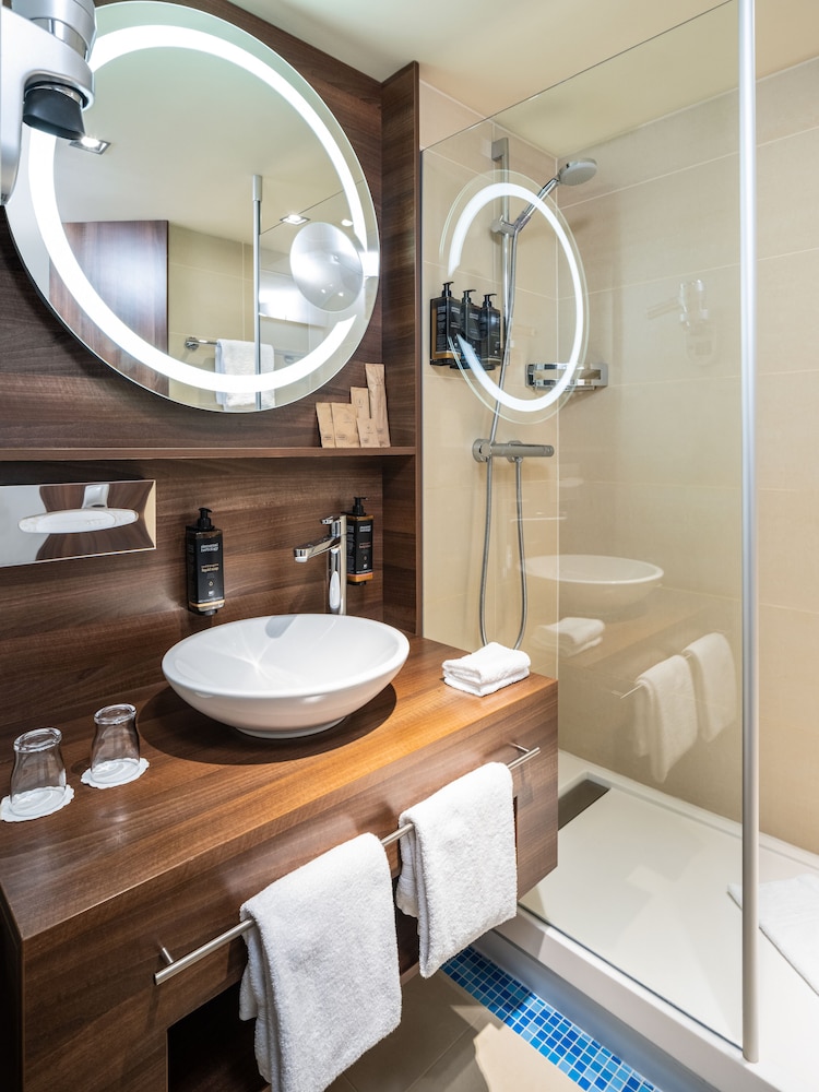 Habitación estándar, 1 cama doble, accesible para personas con discapacidad del hotel Mercure Wien City. Foto 7