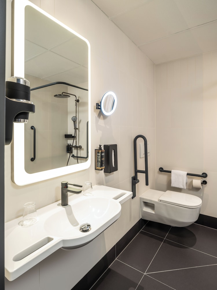 Habitación estándar, 1 cama doble, accesible para personas con discapacidad del hotel Mercure Wien City. Foto 8