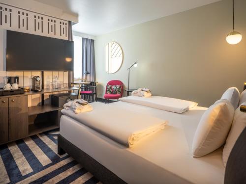 Habitación Privilege con cama extragrande del hotel Mercure Wien City. Foto 9