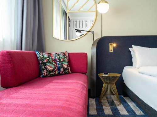 Habitación Superior con cama extragrande del hotel Mercure Wien City. Foto 12
