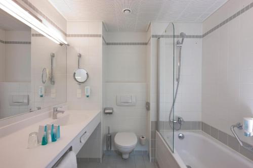Habitación Clásica del hotel Austria Trend Europa Salzburg. Foto 7