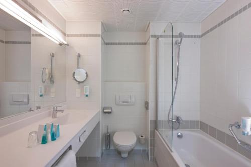 Habitación Familiar del hotel Austria Trend Europa Salzburg. Foto 4