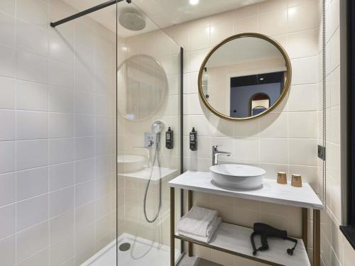 Habitación Standard con cama doble del hotel ibis Styles La Roche-sur-Yon. Foto 9