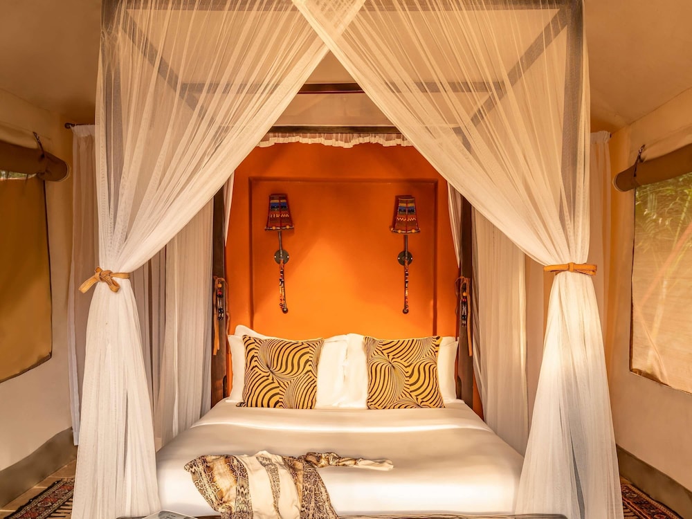 Habitación, 1 cama de matrimonio (Riverfront Tent with Queen Bed) del hotel Fairmont Mara Safari Club. Foto 1