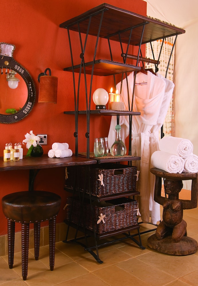 Tienda, 2 camas individuales (Riverfront. Accessible) del hotel Fairmont Mara Safari Club. Foto 8