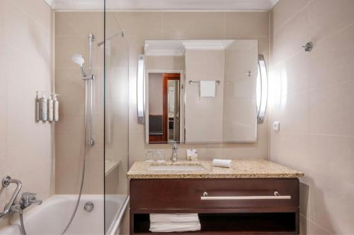 HABITACIÓN FAMILIAR COMUNICADA del hotel Renaissance Brussels. Foto 3