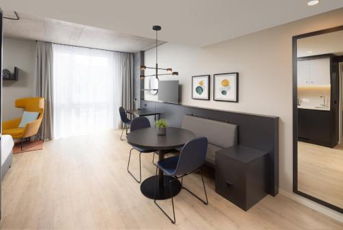 Suite Estudio Premium del hotel Radisson and Suites Zurich. Foto 2
