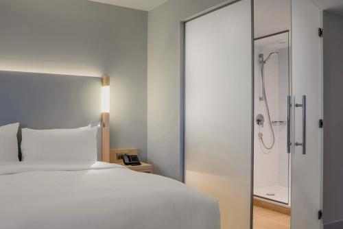 Executive King Room - Free Airport Shuttle del hotel The Jangle Hotel - Paris - Charles de Gaulle - Airport. Foto 2